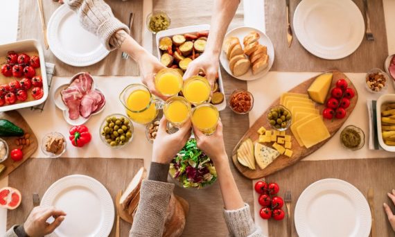 A colorful brunch with a variety of dishes and juice toasts, ideal for gatherings.